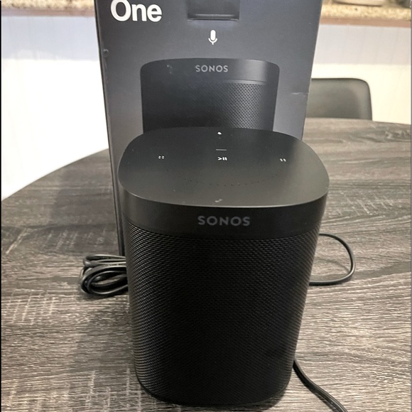 Sonos one 2nd generation speaker - Picture 1 of 3